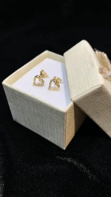 حلق ذهب عيار 18 من Ammar Gold