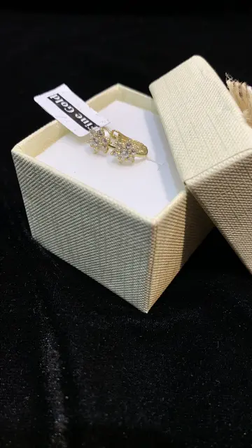 حلق ذهب عيار 18 من فاين جولد Fine gold