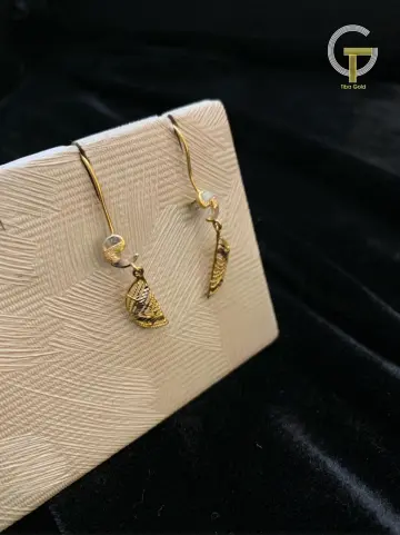 حلق ذهب عيار 21 من Ammar Gold