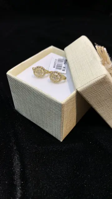 حلق ذهب عيار 18 من فاين جولد Fine gold