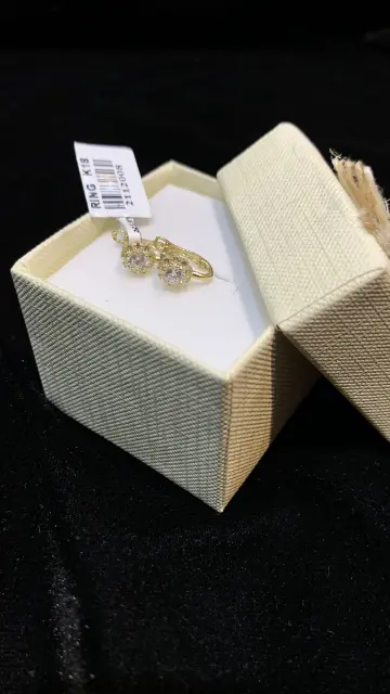 حلق ذهب عيار 18 من فاين جولد Fine gold
