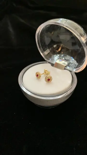 حلق ذهب عيار 18 من فاين جولد Fine gold