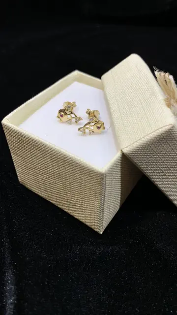 حلق ذهب عيار 18 من Ammar Gold